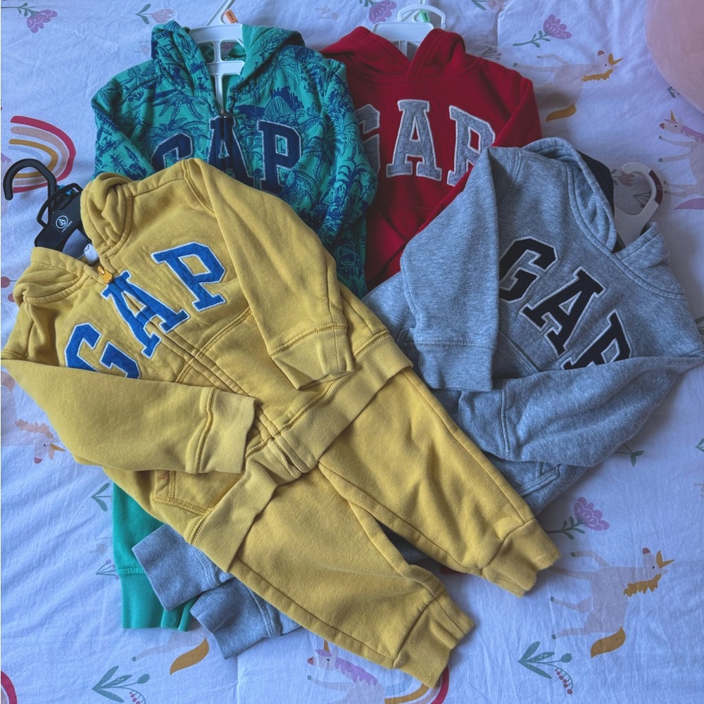 2T boys GAP sweatsuits. Lot of 4